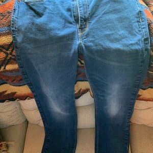 Men’s 36x30 Levi’s Denizen 216 Skinny fit jeans.